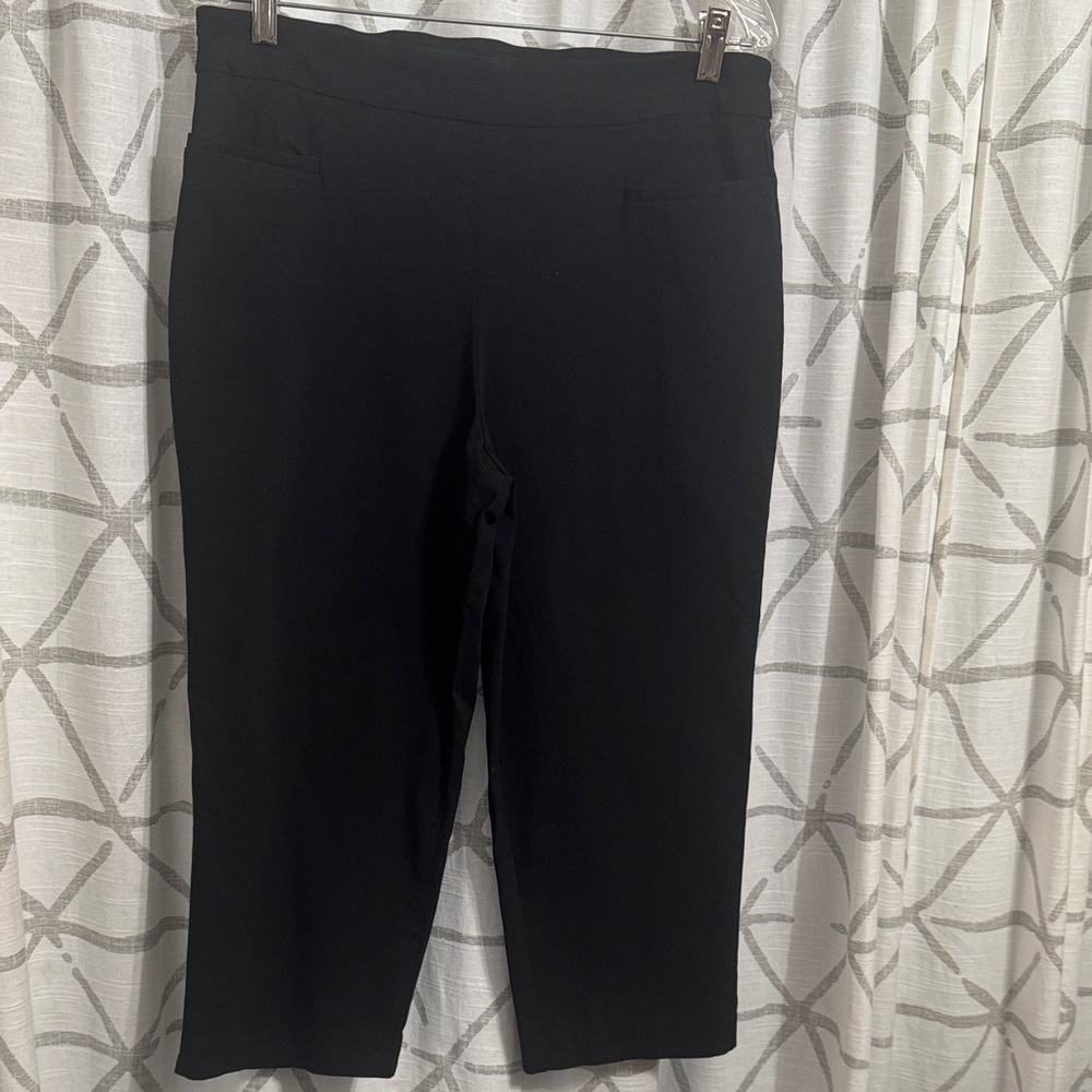 Women's Black Capri Pants - Picture 2 of 8